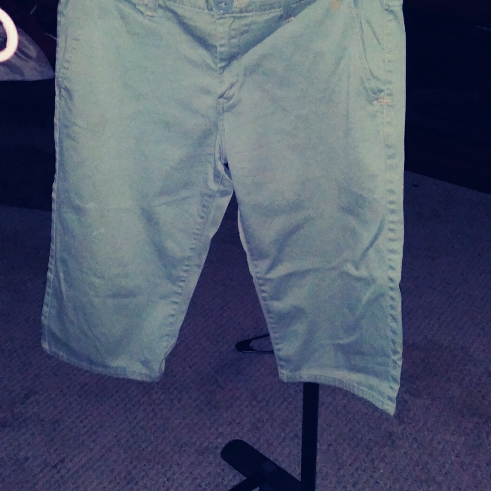 Green levi capris